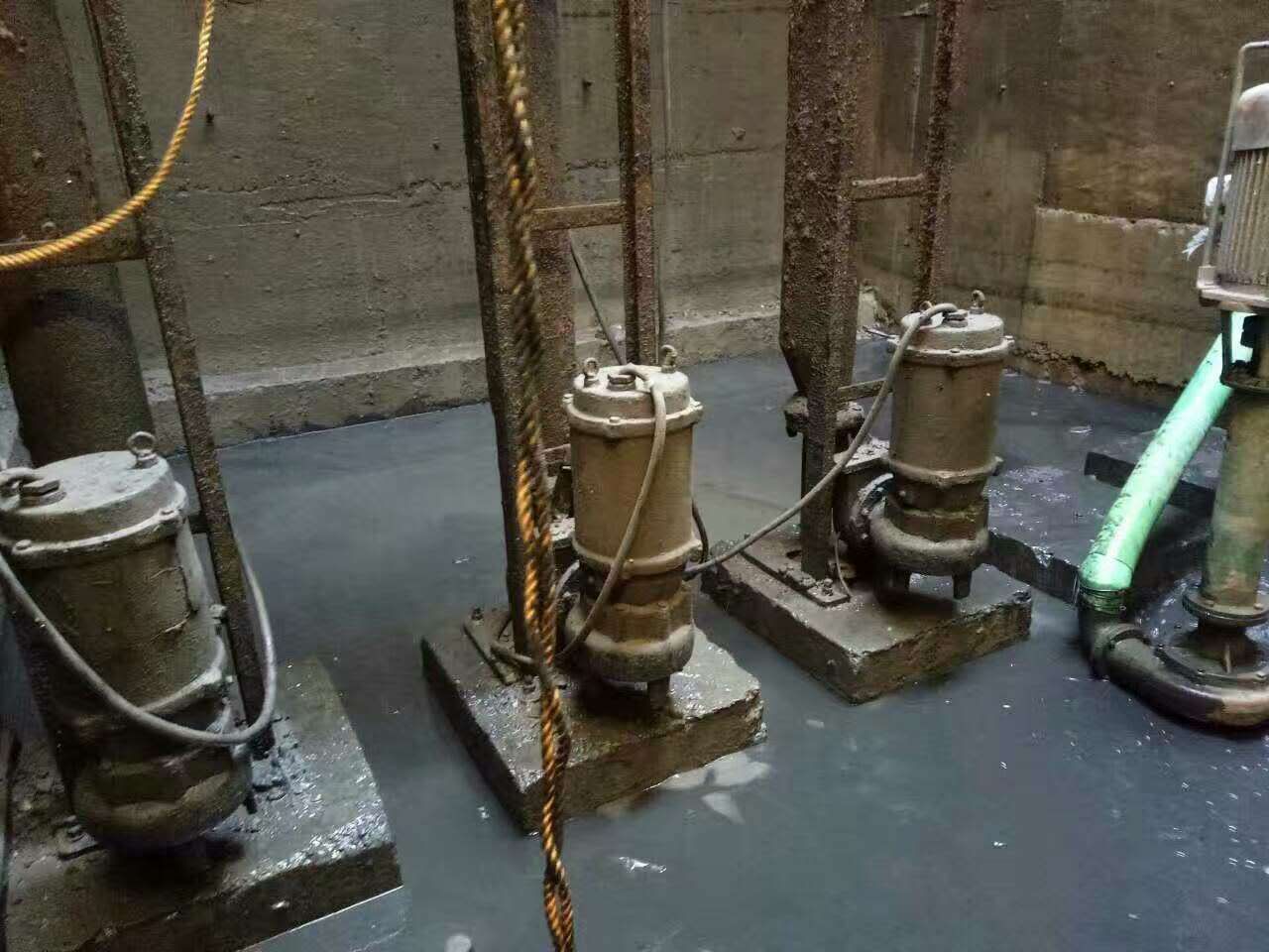 长汀污水池清理