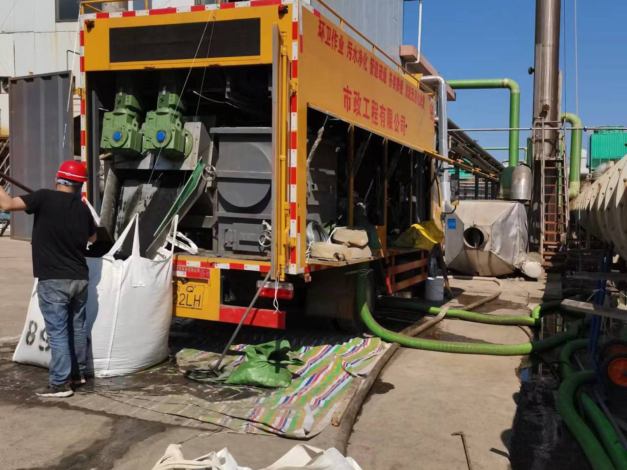 长汀淤泥压干处理